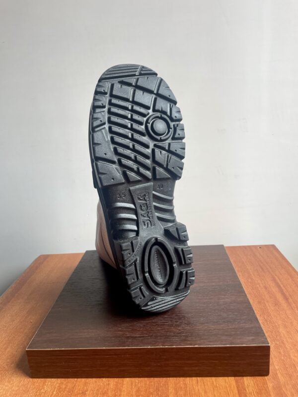Dielectric boot 2023E